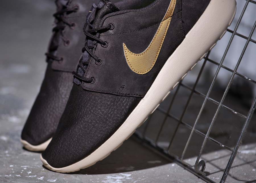 nike roshe run in pelle