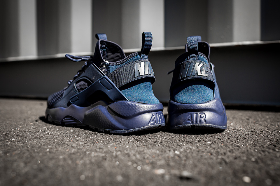 Boys on sale navy huaraches