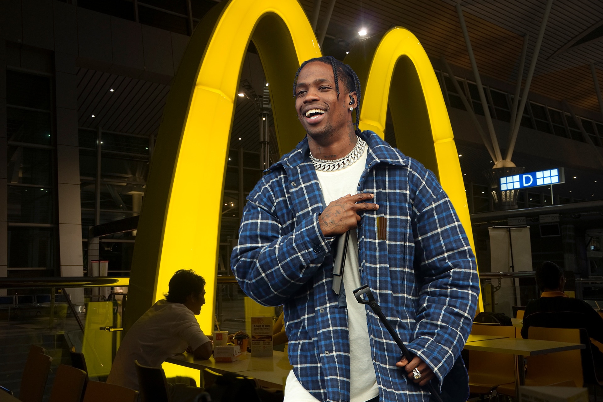 mcdonalds crew member travis scott