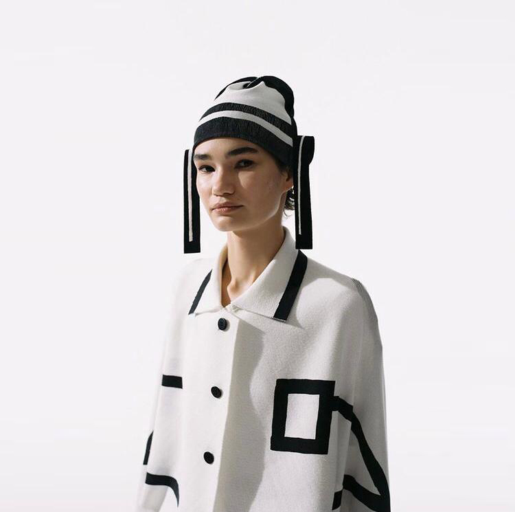 Bold frame jacket by Issey Miyake, aggiungi un tocco innovativo al tuo look