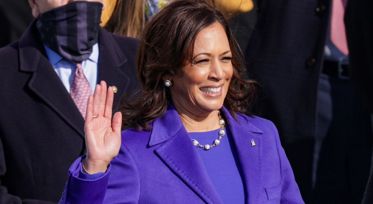 The meaning of the pearls worn by Kamala Harris - Wait! Fashion