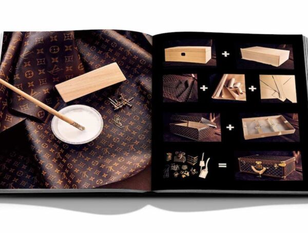 Outlander Magazine on X: Louis Vuitton FW21 Carpenter Trousers!🖤   / X